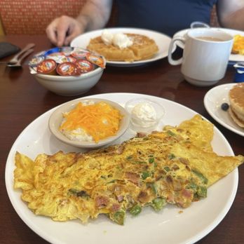 Woodbridge Cafe - Denver omelet with cheesy grits - Cafes Near Me - Sachse, Texas Woodbridge Cafe - Denver omelet with cheesy grits - Cafes Near Me - Sachse, Texas