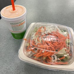Freshens Thai chicken salad and peace smoothie