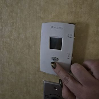 Red Lion Hotel Kelso Longview - This is the "air controler" with no option to change the temp from cold even when it's set to heat. - Hotels Near Me - Kelso, Washington Red Lion Hotel Kelso Longview - This is the "air controler" with no option to change the temp from cold even when it's set to heat. - Hotels Near Me - Kelso, Washington