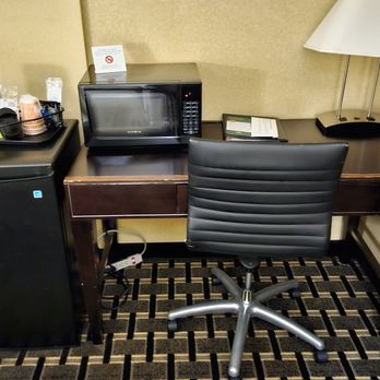Quality Inn - Desk. - Hotels Near Me - New Kensington, Pennsylvania