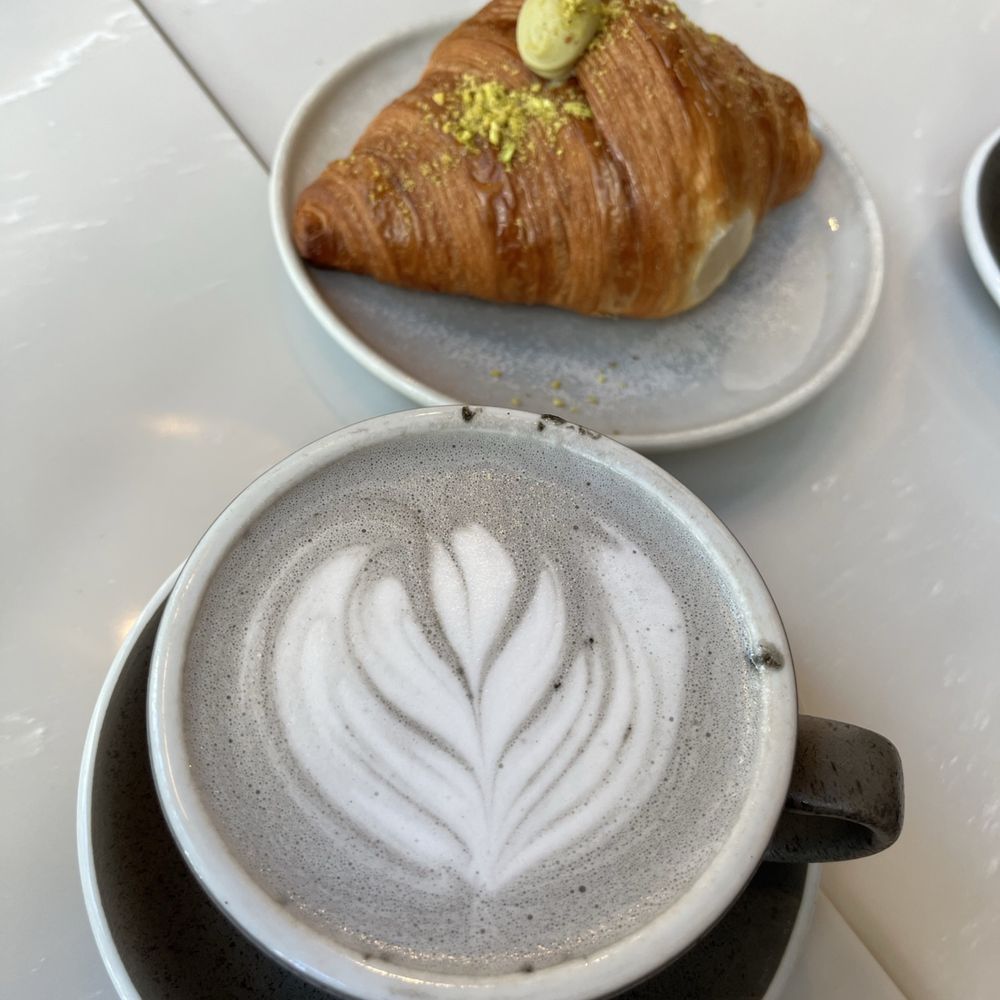 Le Beau - Patisserie/Cake Shop Near Me - Toronto, Ontario