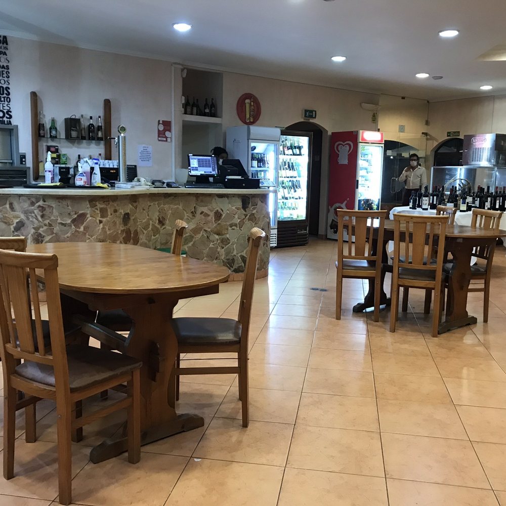 O Farol - Restaurant Innen - Restaurants Near Me - Peniche, 10