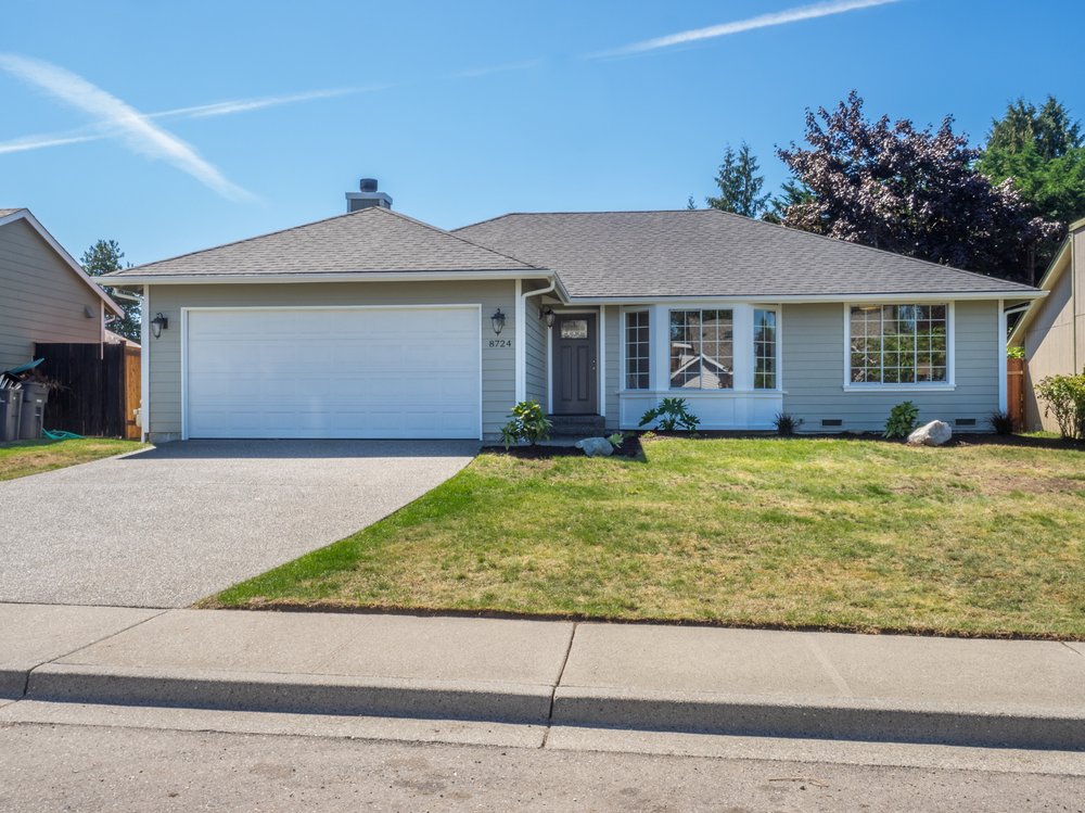 Slide of Estafette Services