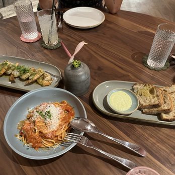 Lady Elaine - Garlic shrimp, blister tomato pasta, fresh bread - Mediterranean Near Me - Honolulu, Hawaii Lady Elaine - Garlic shrimp, blister tomato pasta, fresh bread - Mediterranean Near Me - Honolulu, Hawaii