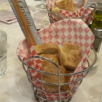 Mama Luigi's Restaurant - Yummy crunchy bread - Italian Near Me - Bridgeview, Illinois