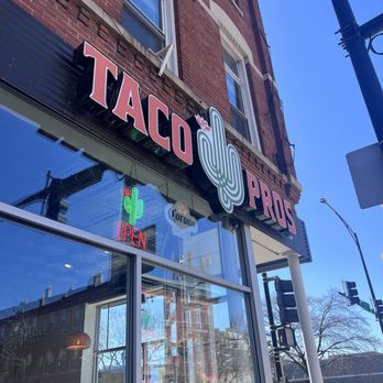 Taco Pros - Damen & Chicago - Signage - Mexican Near Me - Chicago, Illinois