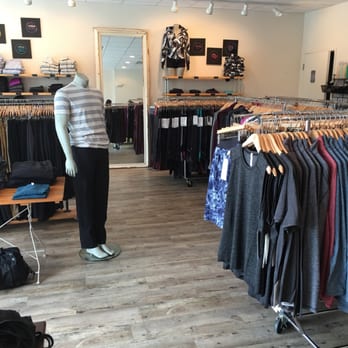 lululemon red biker shorts