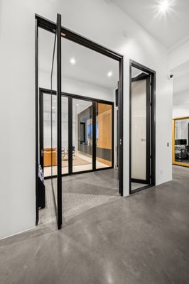 Windows N' Things by null
