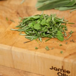 Franck Tee Und Gewürze - Herbes de Provence warten auf das Ratatouille (mit Rosmarinkartoffeln und Lammlachse)