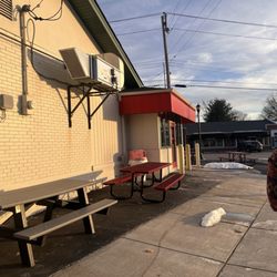 Carl's Drive In - Exterior