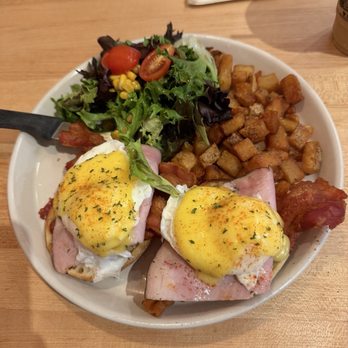 Popping Yolk Cafe - Classic Benedict - Breakfast & Brunch Near Me - Pasadena, California Popping Yolk Cafe - Classic Benedict - Breakfast & Brunch Near Me - Pasadena, California