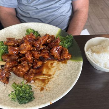 Ninja House - General Tao Chicken w/White Rice - Sushi Bars Near Me - Barnstable, Massachusetts
