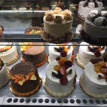 Carlo's Bakery - Cake Case - Bakeries Near Me - Hoboken, New Jersey