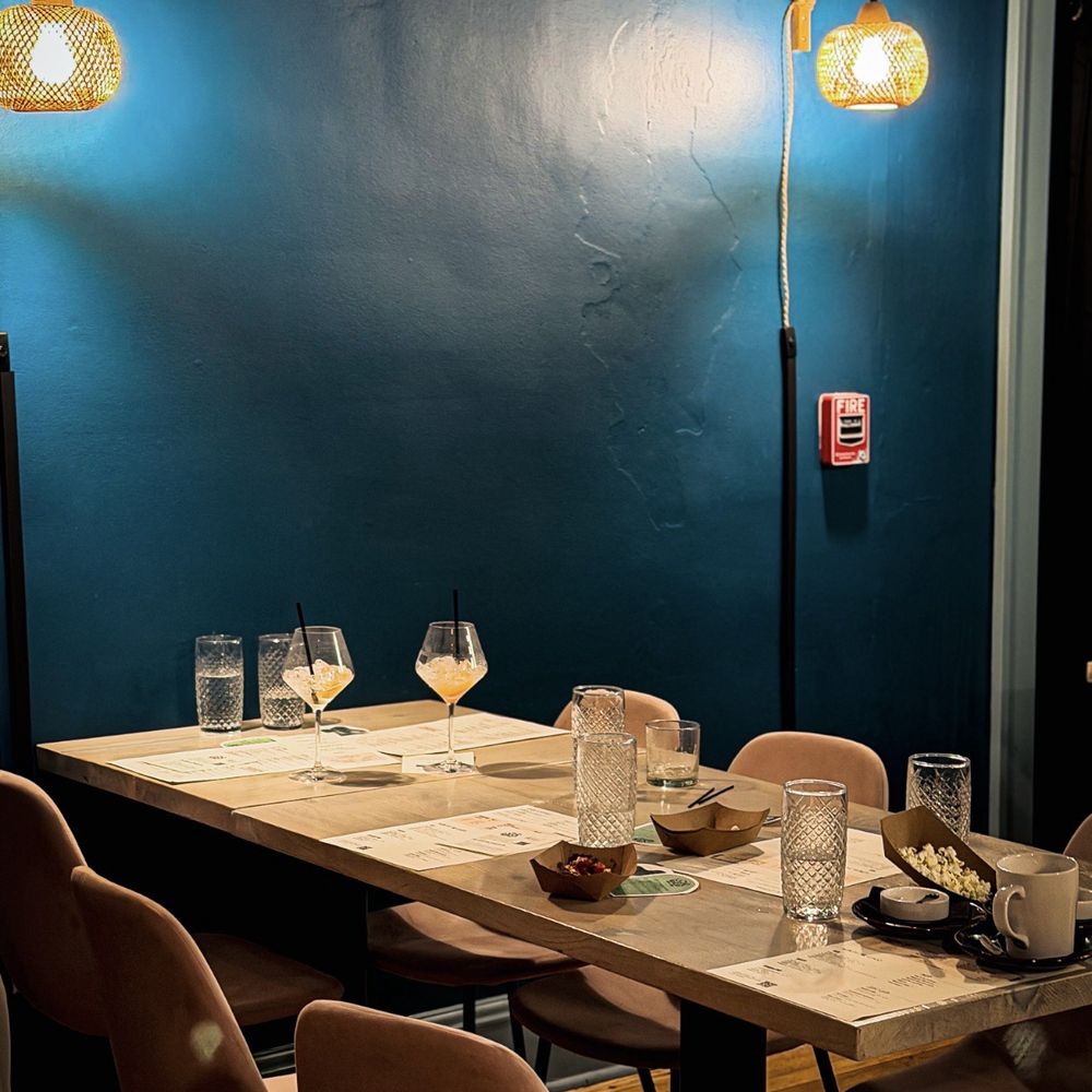 Artis - Dining room - Wine Bars Near Me - Lakewood, Ohio
