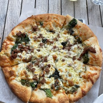 Jasper Pizza Place - Delicious pizza - Pizza Near Me - Jasper, Alberta Jasper Pizza Place - Delicious pizza - Pizza Near Me - Jasper, Alberta