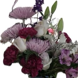Marni's Petal Pushers - The ballon isn't in the picture. Very happy with this beautiful bouquet!