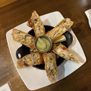 Social House Kitchen & Tap - Tex Mex Eggrolls - New American Near Me - South Riding, Virginia
