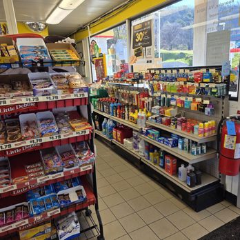 Shell - A clean convenience store with lots of snacks and convenient items. - Gas Stations Near Me - Roanoke, Virginia