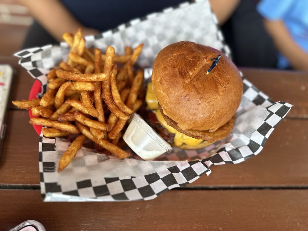 MoE’s Eagles Nest Deli