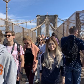 Brooklyn Bridge - Hordes of people - Landmarks & Historical Buildings Near Me - Brooklyn, New York Brooklyn Bridge - Hordes of people - Landmarks & Historical Buildings Near Me - Brooklyn, New York