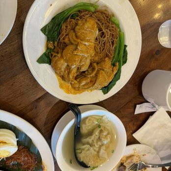 Ipoh Kopitiam - Dry Wonton Noodles with Chicken Curry and Wonton soup - Malaysian Near Me - Alhambra, California