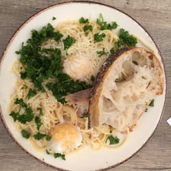 Backlunds Bageri & Konditori - Lunken carbonara med blancherte eggeplommer...
