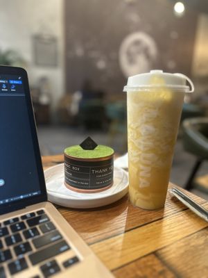 La Luna Tea and Dessert Bar by null