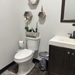 Refined Therapeutic Massage - Bathroom
