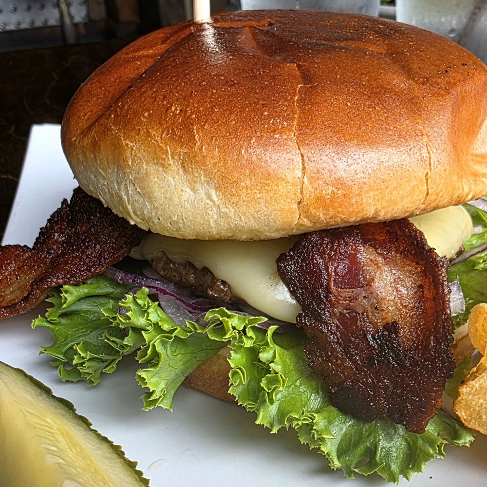 Barrel Mountain Brewing - Bacon burger - New American Near Me - Battle Ground, Washington