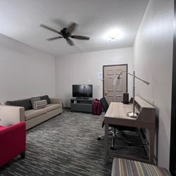 Country Inn & Suites by Radisson, Mount Morris, NY - Living room looking towards front door