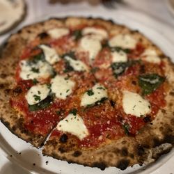 Cafe Capriccio - Margherita pizza