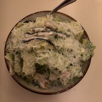 Nonno's - House Caeser Salad. Fresh Romaine, Stale croutons but the amazing dressing smothering the salad made up for it. - Pizza Near Me - Houston, Texas