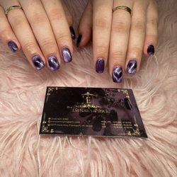 Em Nails - Cat eye acrylics.