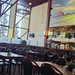 Waffle House Bar & Grill - The dining area