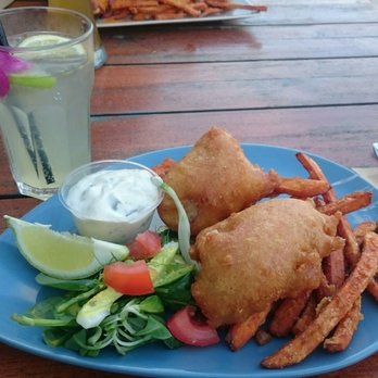 S-Point - Hausgemachte Zitronenlimo, Fish & Chips mit Süßkartoffelpommes - Beach Bars Near Me - Sylt, SH