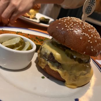 Hudson House - Cheeseburger (extra pickles ) - Seafood Near Me - Addison, Texas