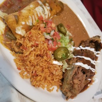 Chuy's - Ranchera chicken enchilada and beef chile relleno. - Mexican Near Me - San Antonio, Texas