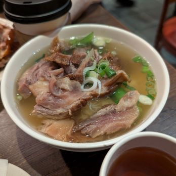 Gum Kuo Restaurant - Beef Brisket Wonton Noodle Soup - Cantonese Near Me - Oakland, California Gum Kuo Restaurant - Beef Brisket Wonton Noodle Soup - Cantonese Near Me - Oakland, California