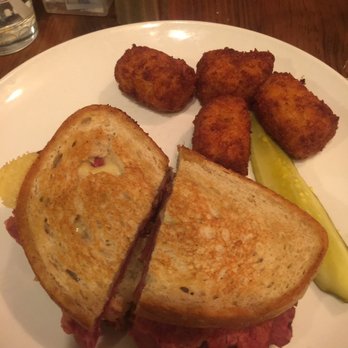 Blackthorn Restaurant & Pub - Great Reuben - American Near Me - Buffalo, New York