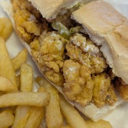 Stazione Deli Market - Victor II - Fried Shrimp Po Boy - 5" & French Fries