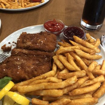 Schmankerl Stub’n - Schweine Schnitzel Wiener Art mit Pommes - German Near Me - Orlando, Florida Schmankerl Stub’n - Schweine Schnitzel Wiener Art mit Pommes - German Near Me - Orlando, Florida