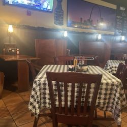 JJ Twig's Pizza & Pub - Seating