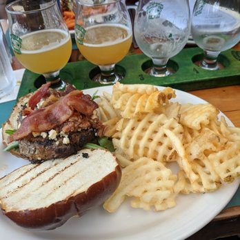Cloverleaf Tavern - Pubs Near Me - Caldwell, New Jersey