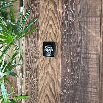 The Liljestrand House - Cool little plaque at the entrance of the home. - Historical Tours Near Me - Honolulu, Hawaii