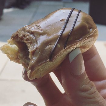 Le Panier - Coffee eclair (8/10) - Bakeries Near Me - Seattle, Washington