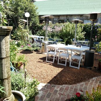 Robins Restaurant - Garden Dining Area - New American Near Me - Cambria, California Robins Restaurant - Garden Dining Area - New American Near Me - Cambria, California