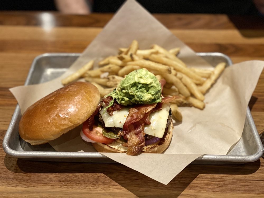 BJ’S RESTAURANT & BREWHOUSE Updated July 2024 819 Photos & 913