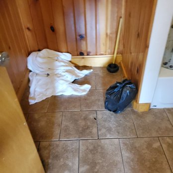 Heart Six Guest Ranch - Dirty towela and trash from previous renters - Ranches Near Me - Moran, Wyoming Heart Six Guest Ranch - Dirty towela and trash from previous renters - Ranches Near Me - Moran, Wyoming