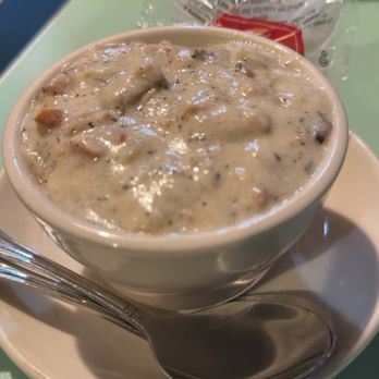 Elliott's Oyster House - Cup of razor Clam Chowder - Seafood Near Me - Seattle, Washington