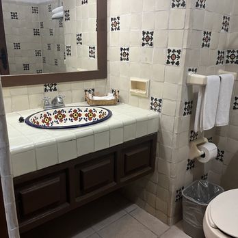 Hotel Hacienda Cocoyoc - bathroom - Hotels & Travel Near Me - Cocoyoc, MOR Hotel Hacienda Cocoyoc - bathroom - Hotels & Travel Near Me - Cocoyoc, MOR